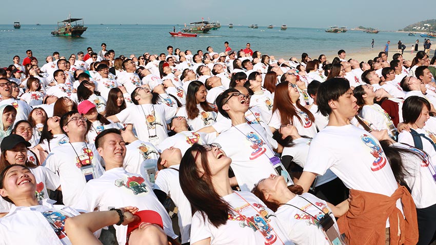 有寵網(wǎng)絡“青春不留白”彩色跑