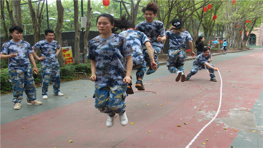 一加地產(chǎn)江門色色環(huán)球影城基地團隊拓展訓(xùn)練順利進行