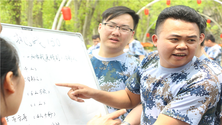 一加地產(chǎn)江門色色環(huán)球影城基地團隊拓展訓(xùn)練順利進行