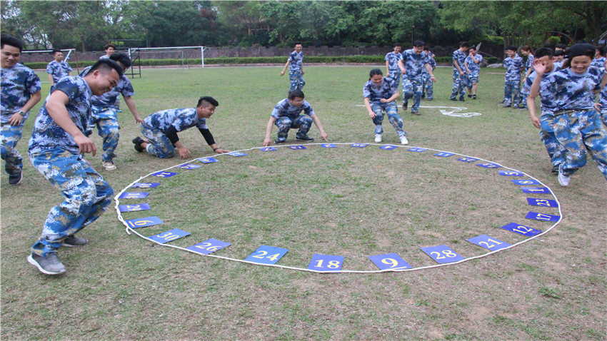 一加地產(chǎn)江門色色環(huán)球影城基地團隊拓展訓(xùn)練順利進行