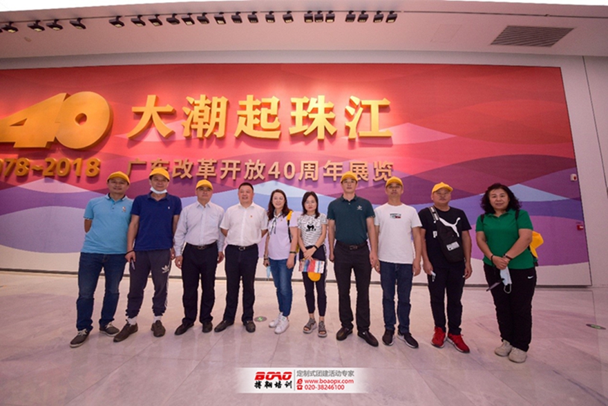 追夢(mèng)佛開，用汗水澆灌收獲，以實(shí)干篤定前行