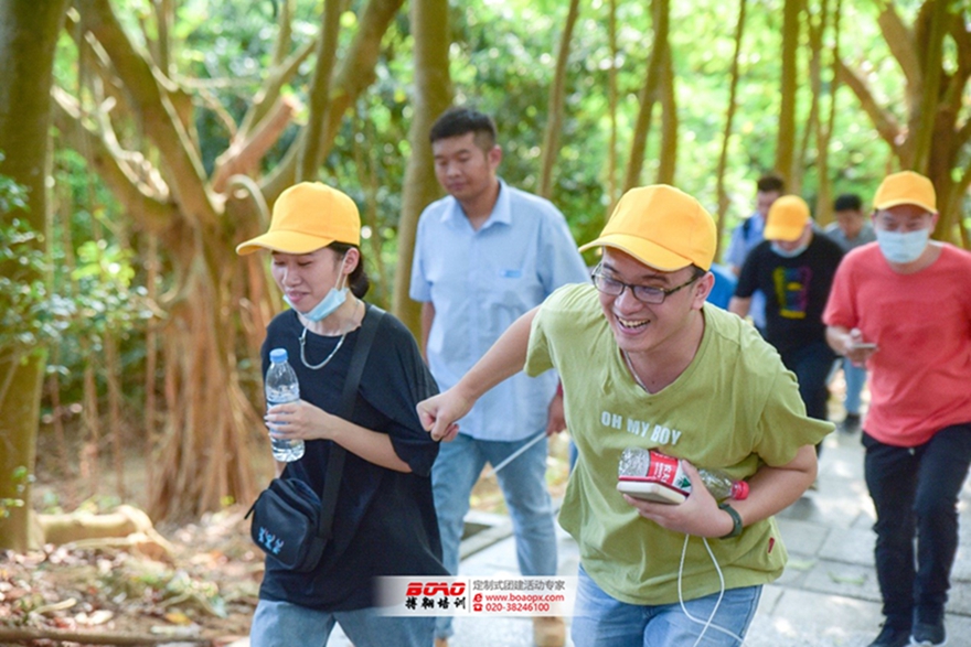 追夢(mèng)佛開，用汗水澆灌收獲，以實(shí)干篤定前行