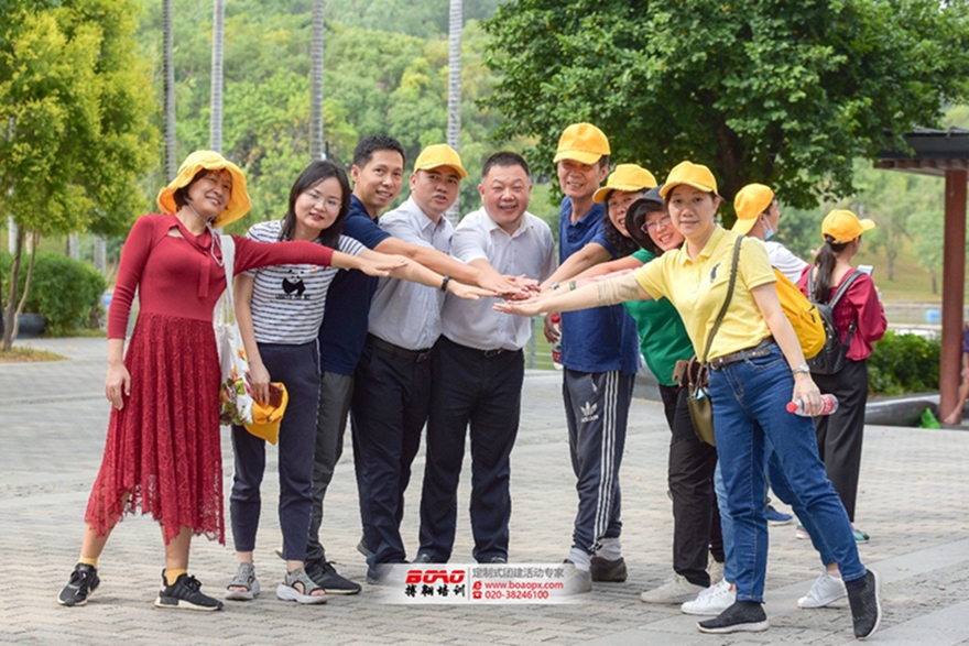 追夢(mèng)佛開，用汗水澆灌收獲，以實(shí)干篤定前行