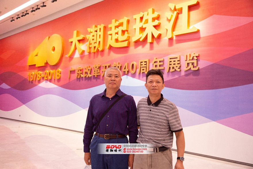 追夢(mèng)佛開，用汗水澆灌收獲，以實(shí)干篤定前行