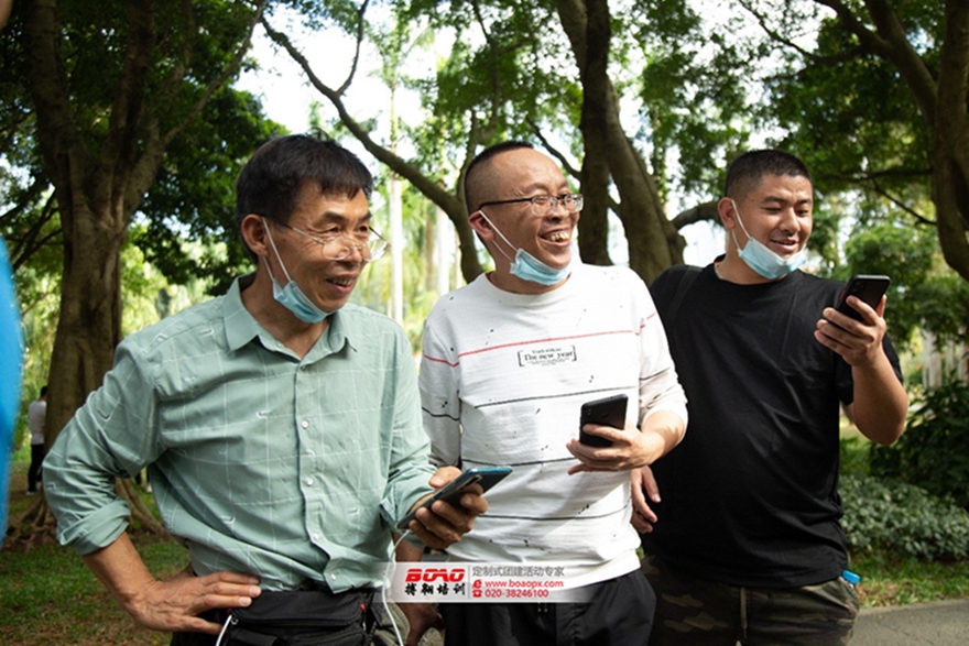 追夢(mèng)佛開，用汗水澆灌收獲，以實(shí)干篤定前行